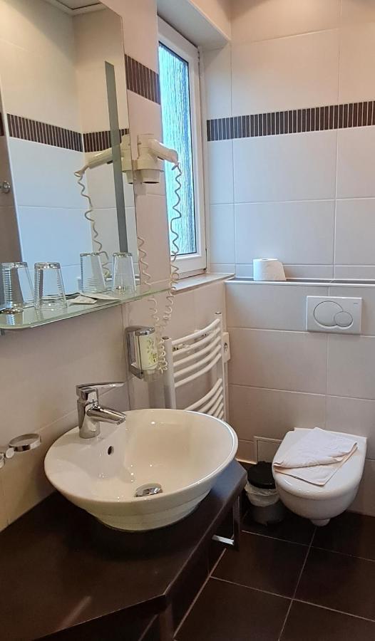 Hotel Prox อาร์นชตัดท์ ภายนอก รูปภาพ